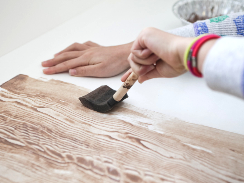 Những lời khuyên cần phải biết để sơn mới cửa gỗ